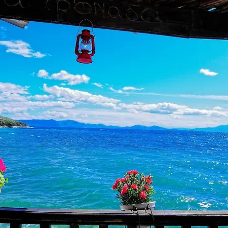 Faros Ξενοδοχείο *